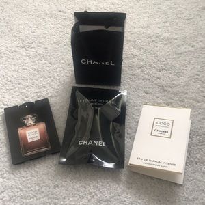 CHANEL mascara samples with mini shopping bag